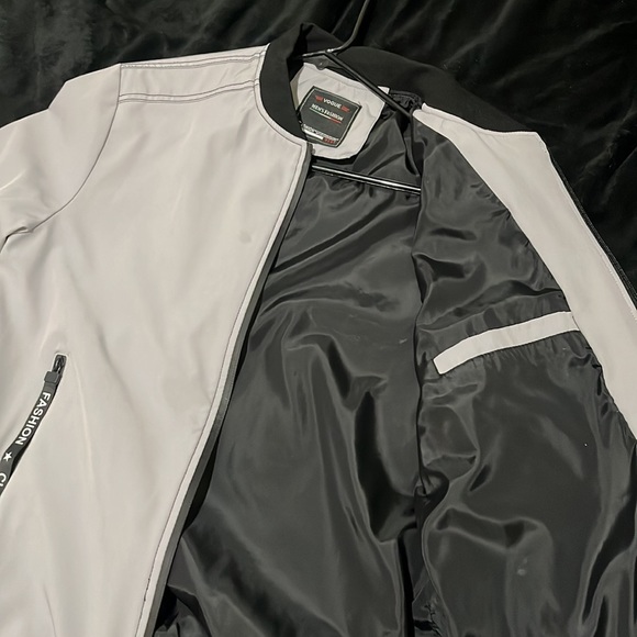 Vogue Men’s Fashion Grey/Silver Sweater - Picture 3 of 6